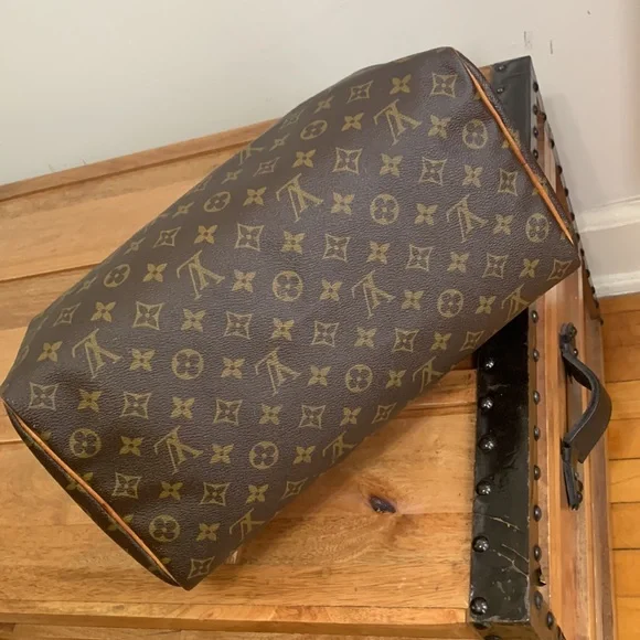 Louis Vuitton Vintage Speedy 35 Handbag. - Picture 15 of 17